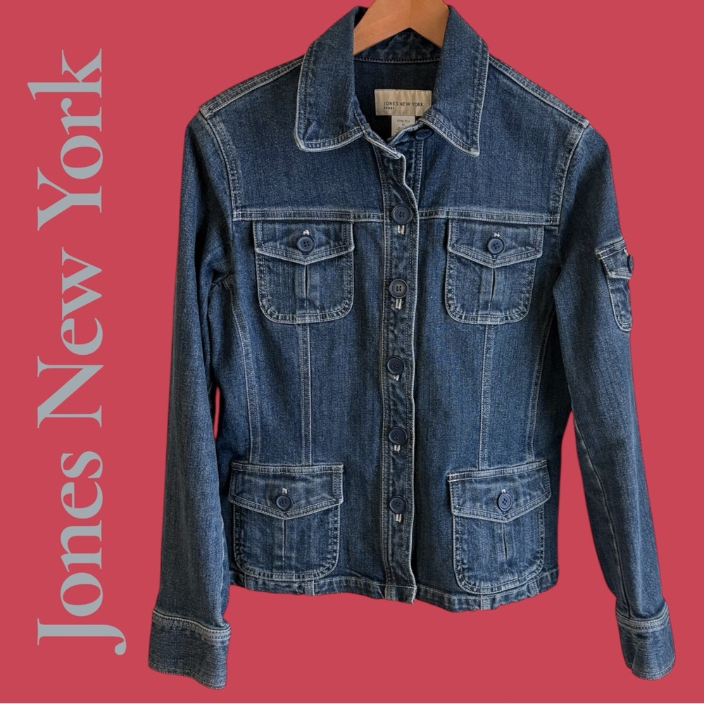 Jones New York Jean Jacket. Sz Medium. 5 pocket. Medium wash. Like new preowned!